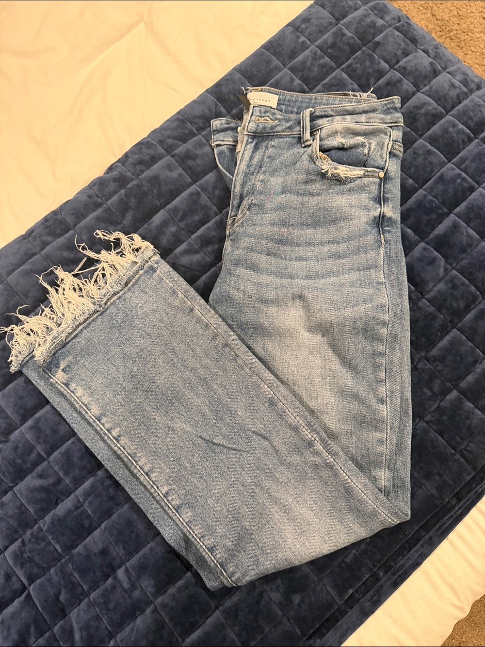 Frayed Hem Cropped Jeans in Light Blue